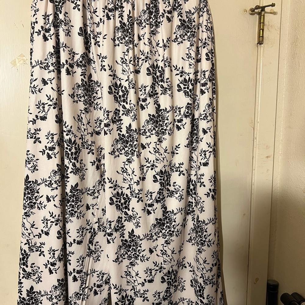 Cider Black and White Floral Maxi Skirt